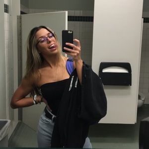 Meet your Posher, Olivia